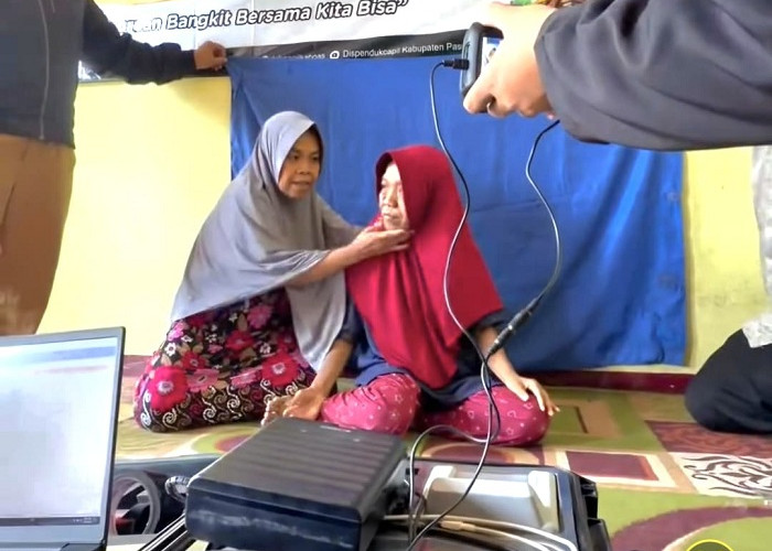 Jemput Bola Perekaman E-KTP dengan Si Mamah Jangkau Warga Rentan di Pasuruan