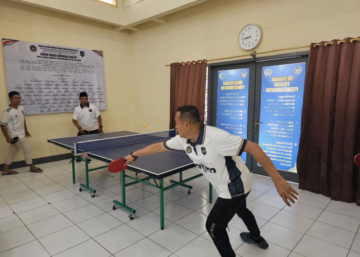Lepas Penat Rutin Tugas, Kalapas Jember Baur Bersama Anggota Lewat Olahraga HUT Ke-81 RI
