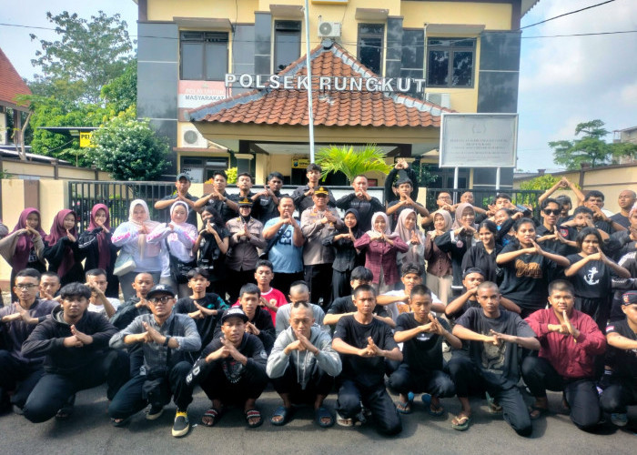 Lepas Ratusan Warga Baru IKS PI Kera Sakti ke Madiun, Kapolsek Rungkut Tekankan Keselamatan dan Kondusivitas