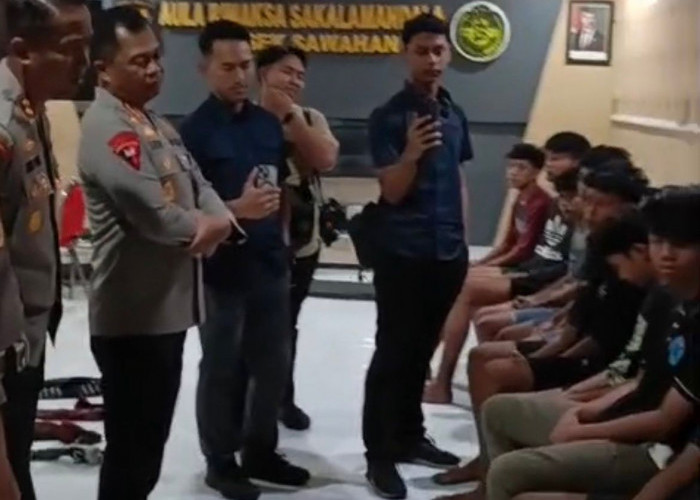 Tawuran Berkedok Perang Sarung, Belasan Pemuda Surabaya Diamankan Polisi