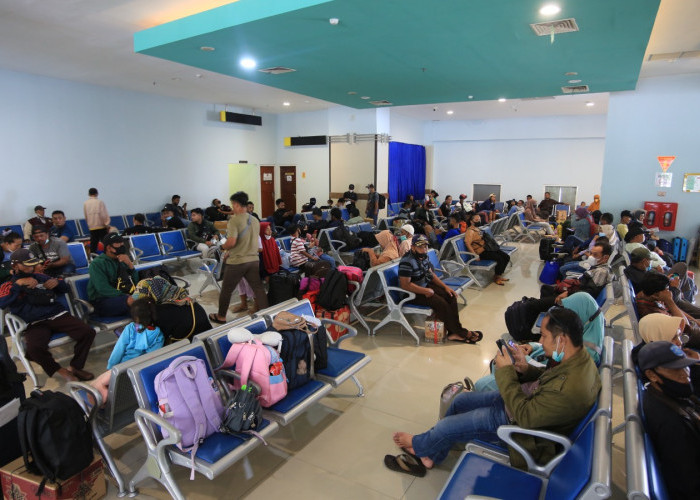 Nataru, Arus Penumpang Kapal di Tanjung Perak Meningkat