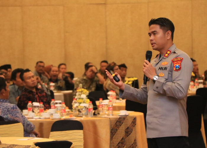 Kapolres Ngawi Jadi Narasumber dalam Bimtek Peningkatan Kapasitas Kepala Desa Se-Kabupaten Ngawi