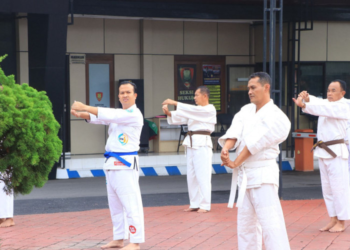 Polres Ngawi Gelar Latihan Rutin Bela Diri Polri, Tingkatkan Profesionalisme dan Kesiapsiagaan Personel 