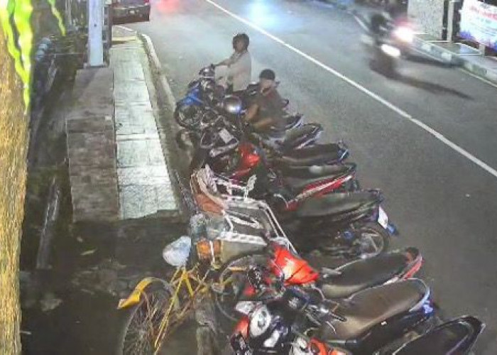 Motor Pelanggan Warkop di Gresik Kota Digondol Maling, Pelaku Beraksi dalam Hitungan Detik