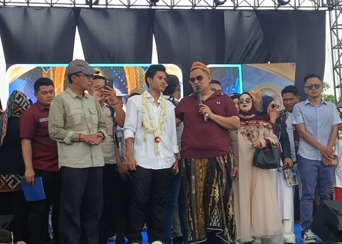 Konser Valen DA7 di Pamekasan Ditonton Ribuan Orang, Valen Ucapkan Terima Kasih ke Bos Bawang Mas