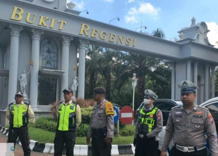 Polsek Lakarsantri Gelar Patroli Kota Presisi di Perumahan Villa Bukit Regency