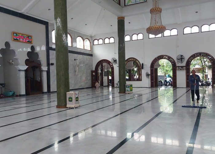  Masjid Rahmat Kembang Kuning Bagikan 300 Takjil selama Ramadan
