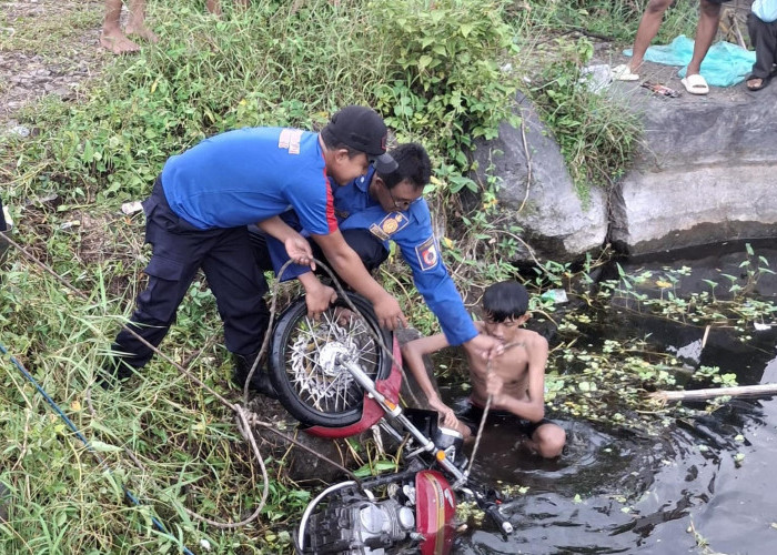 Dua Malam Huni Kolam Pancing, Pemuda Jember Bertahan Tanpa Ponsel Demi Jaga Motor yang Tenggelam