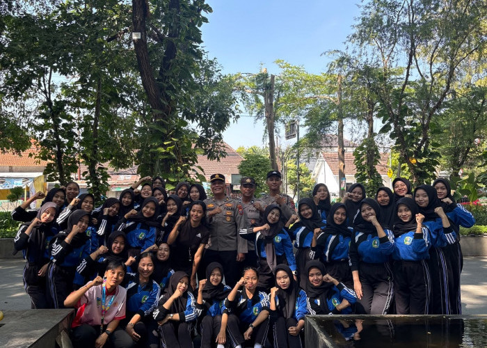Satbinmas Polres Kediri Kota Edukasi Pelajar SMKN 2 Cegah Kenakalan Remaja