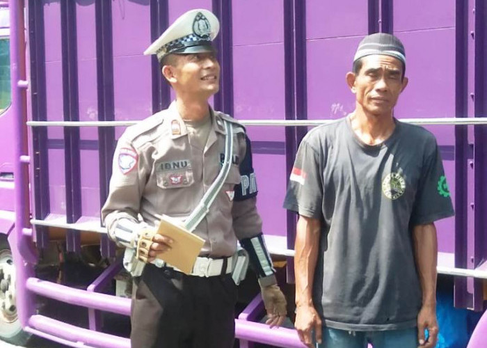 Satlantas Polres Pelabuhan Tanjung Perak Surabaya Gencarkan Sosialisasi Tatap Muka Tertib Lalu Lintas