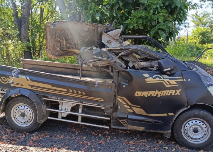 Pikap Tabrak Truk Parkir di Pantura Situbondo, Sopir dan Penumpang Tewas
