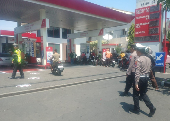 Polsek Rungkut Intensifkan Patroli SPBU, Pastikan Stok BBM Aman dan Kondusif