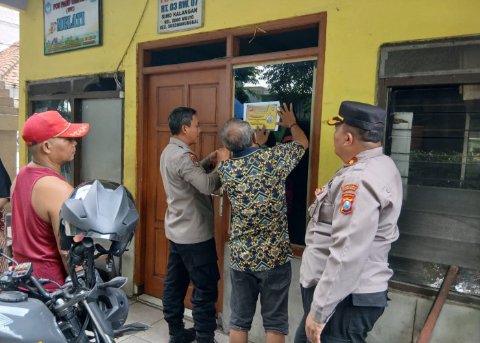 Polsek Sukomanunggal Gencar Sosialisasi Anti-Curanmor dengan Penempelan Stiker