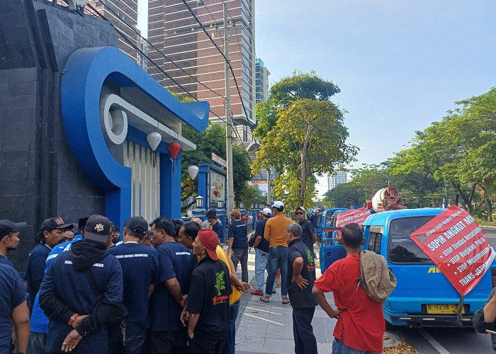 Ratusan Sopir Angkot Malang Tolak Trans Jatim Koridor 2, Gelar Aksi di Dishub Jatim