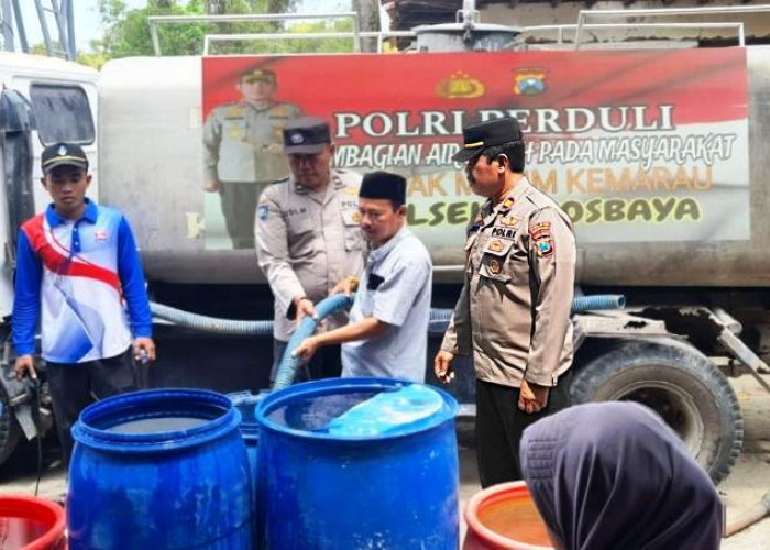 Polsek Arosbaya Gerojok 10 Ribu Liter Air Bersih di Desa Batonaong