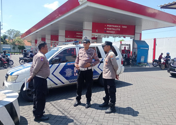 Polsek Sawahan Tingkatkan Patroli di SPBU Tidar, Pastikan Stok BBM Aman dan Kondusif
