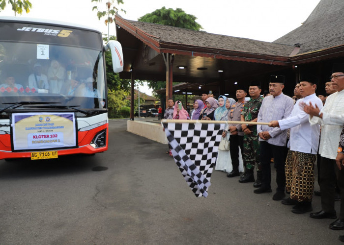 Plt Bupati Tulungagung Berangkatkan 1.175 Jemaah Haji ke Tanah Suci