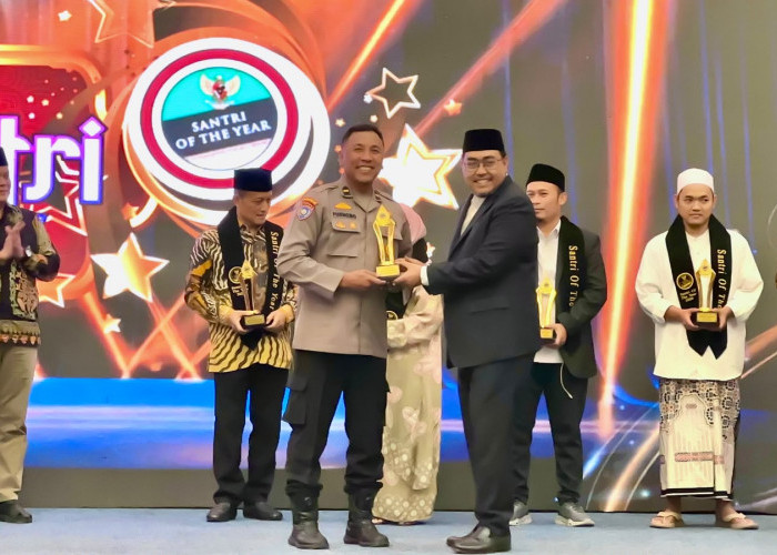 Ipda Purnomo Lamongan Raih Penghargaan Santri Bhayangkara Inspiratif di Santri of the Year 2026