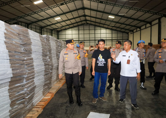 Kapolrestabes Surabaya Cek Kesiapan Pengamanan Gudang Logistik KPU