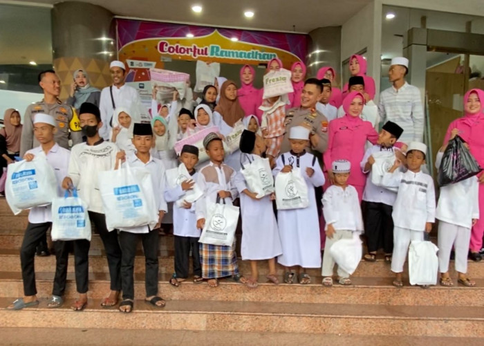 Kapolsek Simokerto Ajak 27 Anak Yatim Piatu Riang Gembira, Diajak Beli Baju Baru di ITC Mall Surabaya