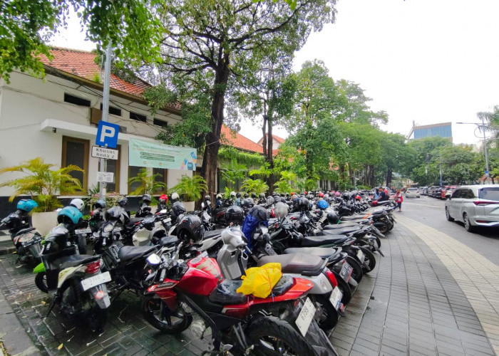 711 Petugas Parkir Surabaya Sudah Terintegrasi Sistem Non Tunai