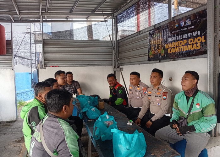 Merajut Kasih di Jalanan, Polisi dan Ojek Online Jember Duduk Bersama dalam Kehangatan