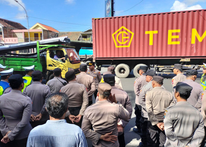 Kawal Aksi Sopir Jawa Timur, Polsek Tandes Siagakan Personel di Jalur Logistik Margomulyo