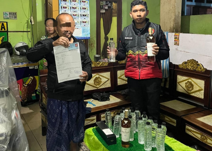 Polres Gresik Amankan Puluhan Botol Arak Bali dan Miras Impor dalam Operasi Tipiring