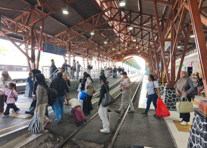 Libur Panjang HUT Kemerdekaan, Penumpang Kereta Api di Stasiun Blitar Tembus 6.447 Orang