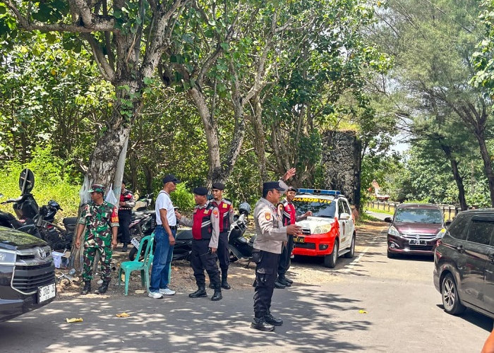  Satsamapta Polres Jember Intensifkan Patroli Wisata Pantai Papuma saat Libur Lebaran