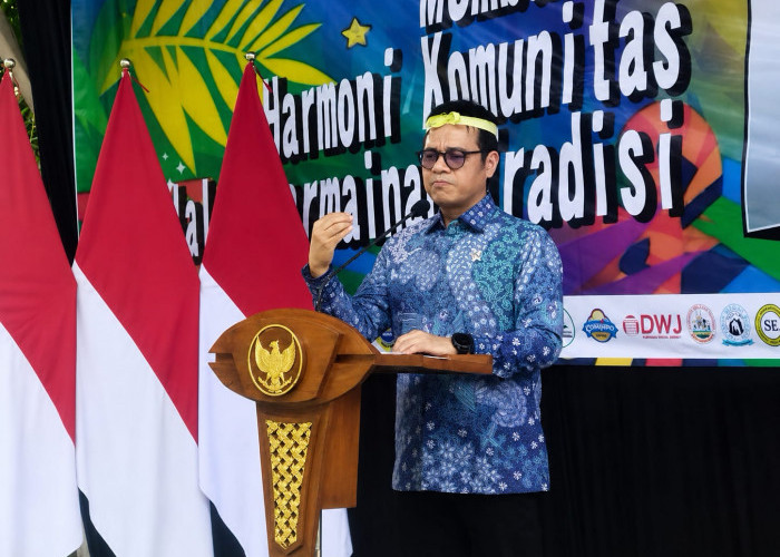 Hadir di Festival Egrang Ledokombo, Wamenkomdigi Dorong Keseimbangan Tradisi dan Teknologi