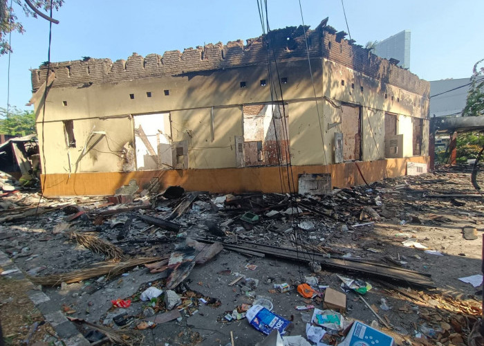 Markas Dibakar Perusuh, Anggota Polsek Tegalsari Berkantor di Kecamatan