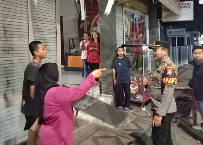 Diparkir Depan Ruko Panggungrejo Pasuruan,  Honda Beat Disikat Maling