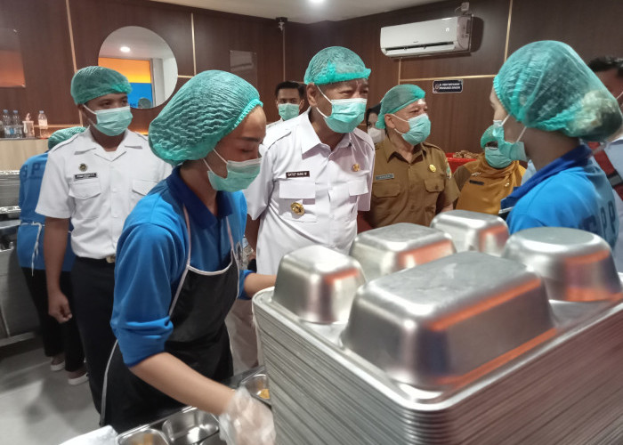 Sidak ke SPPG Aquatic, Bupati Gatut Sunu Targetkan 80 SPPG di Tulungagung 