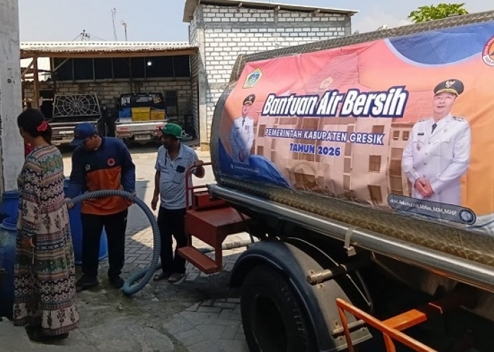 Dampak Kekeringan Mulai Terasa, BPBD Gresik Distribusikan Air Bersih ke Lima Desa