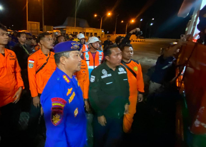 Polda Jatim Terjunkan 30 Personel SAR Polairud untuk Evakuasi Korban KMP Mutiara Sentosa 2