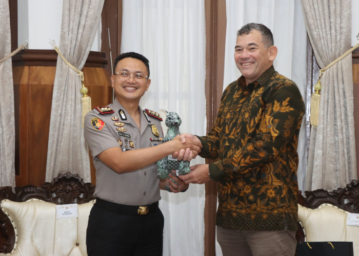 Duduk Bersama Mantan Polisi Australia, Kapolres Situbondo Komitmen Amankan Wisatawan Asing