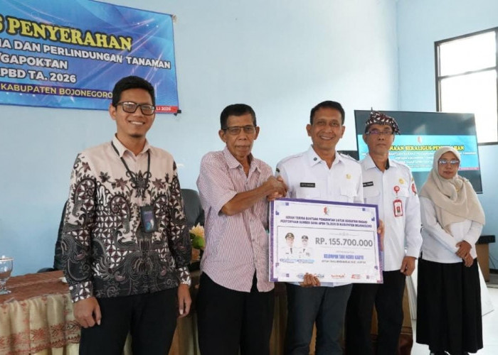 Dukung Ketahanan Pangan, Bupati Bojonegoro Salurkan Bantuan Sarana Prasarana dan Perlindungan Tanaman