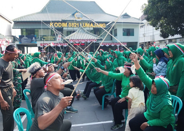 Lomba Mancing Makan Kerupuk Semarakkan HUT Ke-81 RI di Makodim 0821 Lumajang