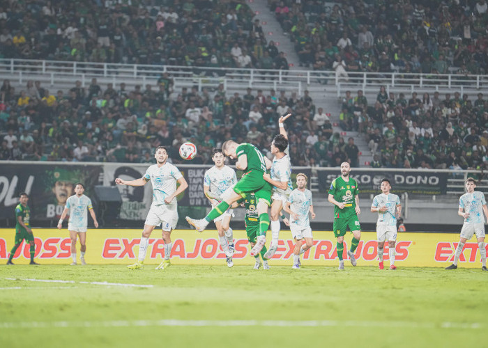 Gempuran Persebaya Dipatahkan Penampilan Cemerlang Kiper Cahya Supriadi: Skor Kacamata di Babak Pertama