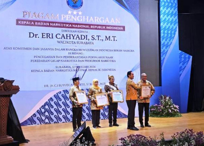 Komitmen Berantas Narkoba, Pemkot Surabaya Raih Penghargaan dari BNN RI