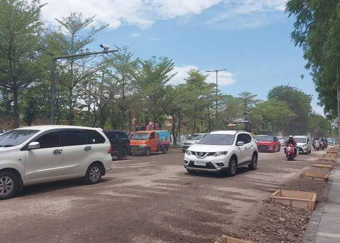 Warga Surabaya Tersiksa Proyek Peninggian Jalan Mayjen Sungkono