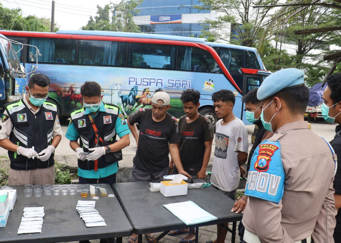 Cegah Narkoba Jelang Mudik, Polres Pelabuhan Tanjung Perak Tes Urine Puluhan Sopir