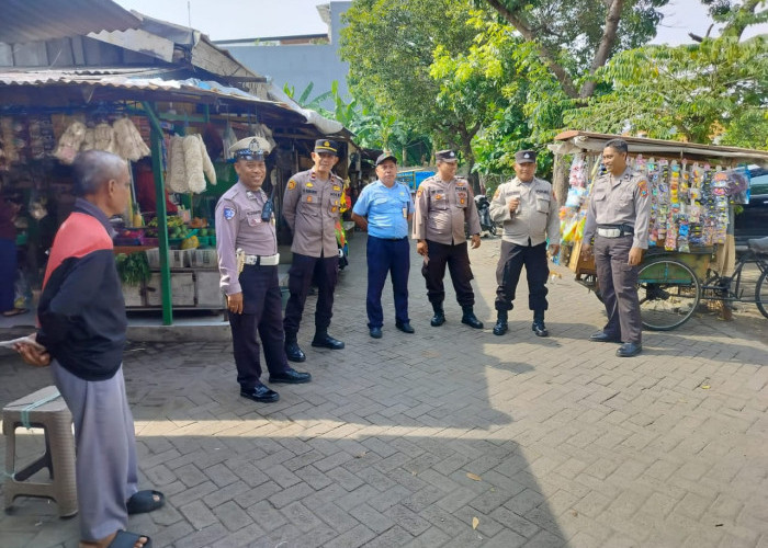 Ciptakan Rasa Aman, Polsek Gayungan Gencarkan Patroli 3C di Pasar Gayungsari