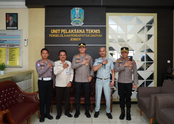 Sambangi Kantor Samsat, Kapolres Jember Tekankan Pentingnya Pelayanan Prima bagi Masyarakat