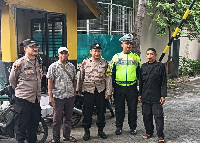  Antisipasi Kerawanan, Patroli Polsek Sukomanunggal Sambangi Sekuriti Perum Kupang Jaya