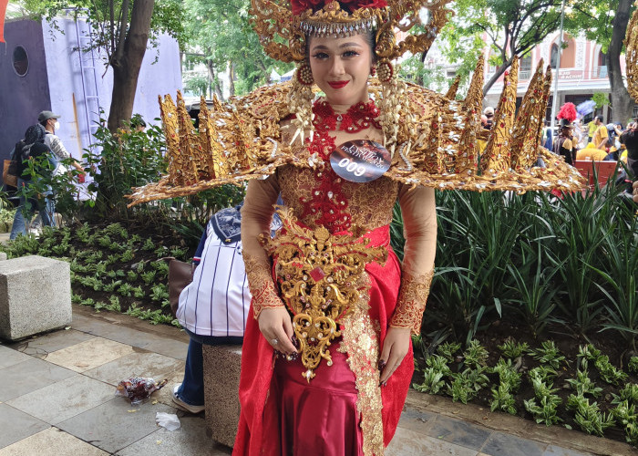 Kenakan Kostum Roro Jonggrang, Tiara Salsabila Pukau Penonton Surabaya Fashion Festival 2026