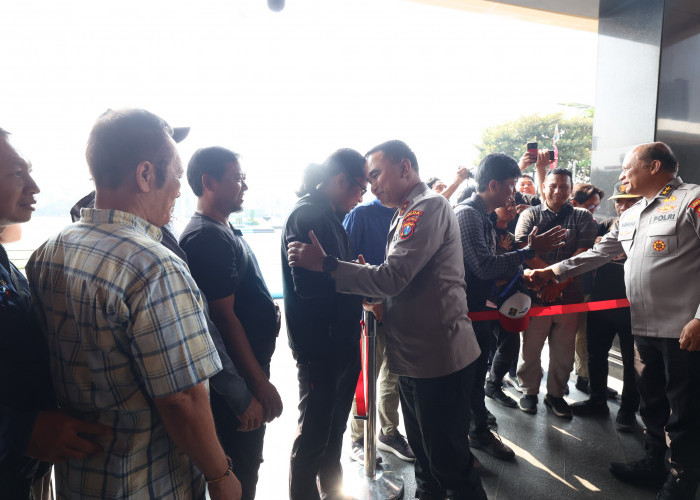 Senyum dan Tawa Irjen Pol Dekananto saat Bertemu Wartawan, Lepas Rindu Lama di Jawa Timur