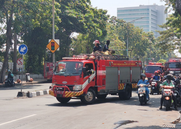 Api Padam Total, 13 Mobil Damkar dan Bronto Skylift Tinggalkan RSUD dr. Soetomo Usai Evakuasi 37 Pasien