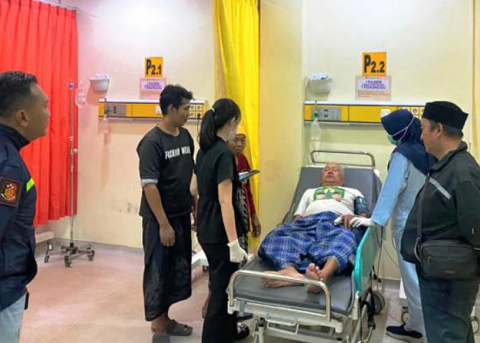 Dituduh Punya Ilmu Santet, Massa Rusak Rumah Kakek Lekok Pasuruan